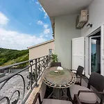 Tomic Apartment *